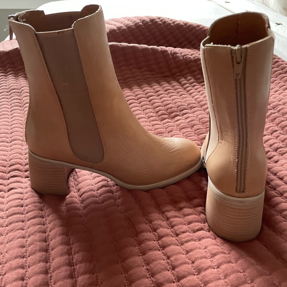 BRAND NEW!! Oasis society: Cora Low Ankle Booties